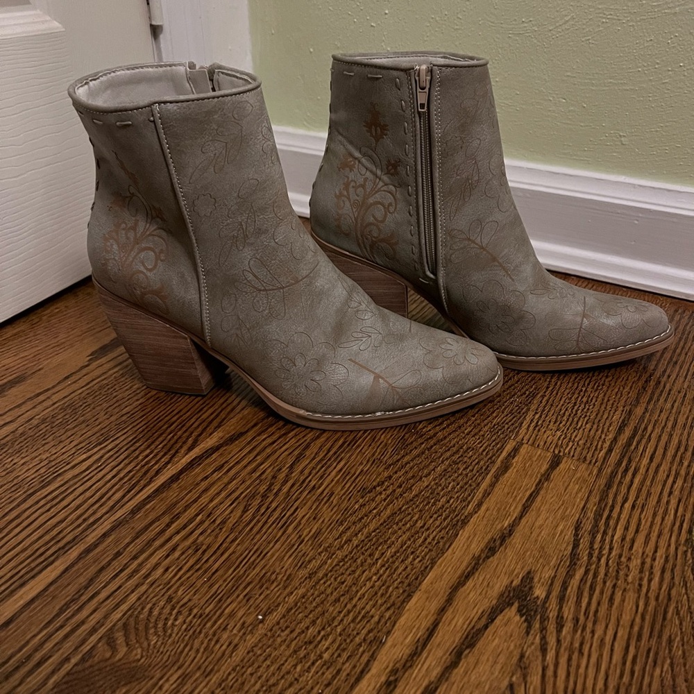 Very G ankle boot